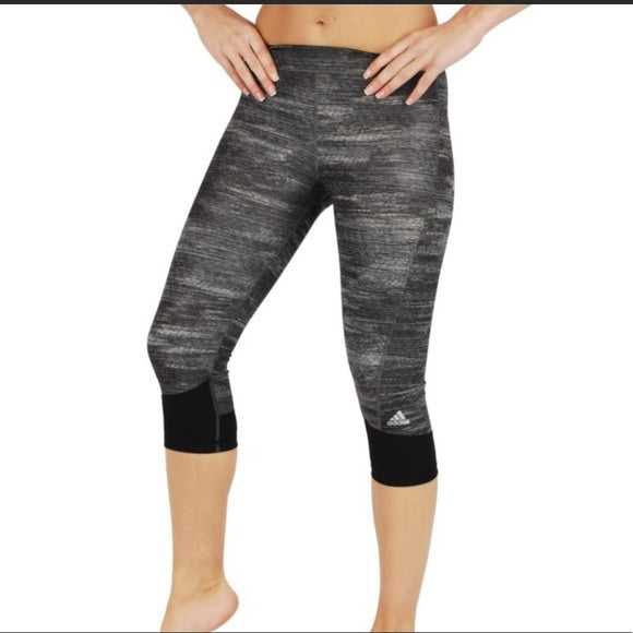 Women's Techfit Macro Heather Print Capri Pants