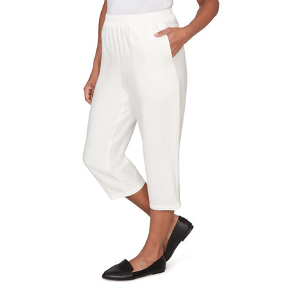 Crowd Pleaser Floral Embroidered Capri Petite