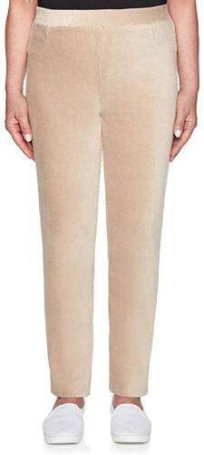 Home For The Holidays Proportioned Short Pant